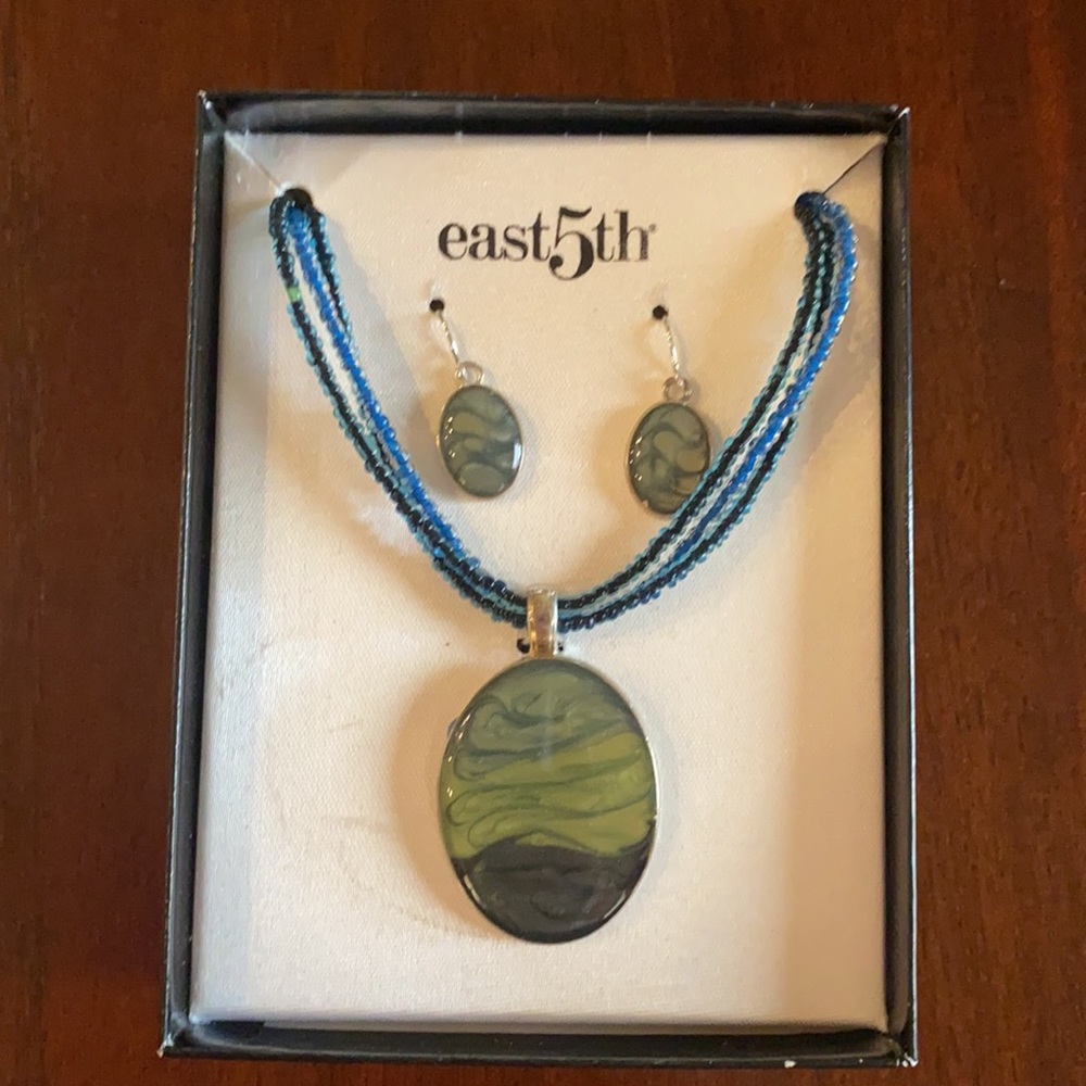 NWT East 5th green pendant necklace and matching earring set